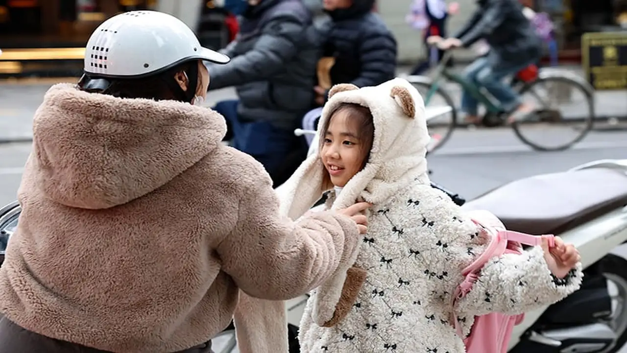 رياح قوية تضرب البحر وكتلة هوائية باردة تجتاح شمال فيتنام 9 مارس